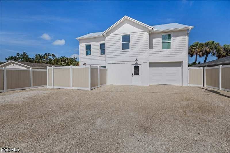 2 bedroom SingleFamilyResidence at 2551 Tamarind St, St James City, St James City — photo 1