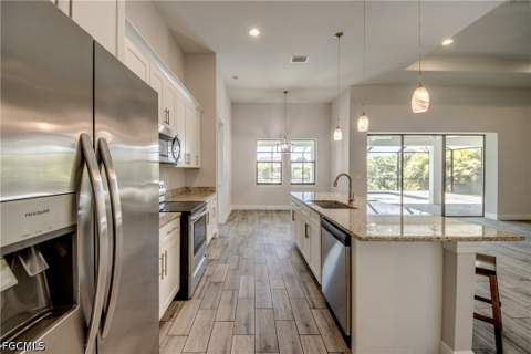 203 SW 14th Ave, Cape Coral FL - photo 18 of 43