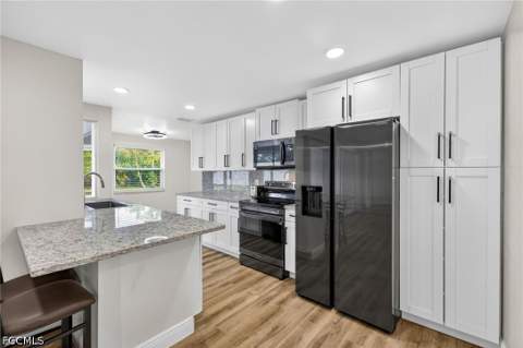 4208 SE 2nd Ave, Cape Coral FL - photo 6 of 41