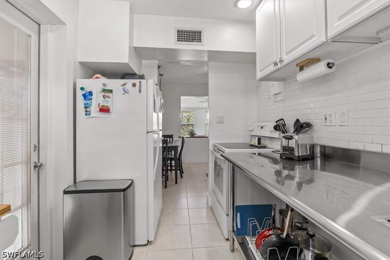 2 bedroom SingleFamilyResidence at 1854 Danford St, Naples Bayview, Naples — photo 2