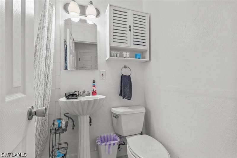 2 bedroom SingleFamilyResidence at 1854 Danford St, Naples Bayview, Naples — photo 3