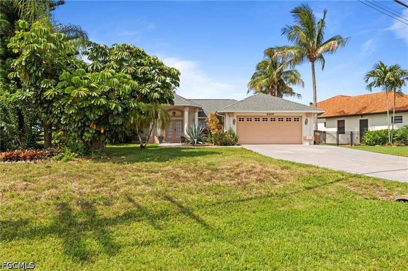 3 bedroom SingleFamilyResidence at 2104 SW 38th Ter, Cape Coral, Cape Coral — photo 1