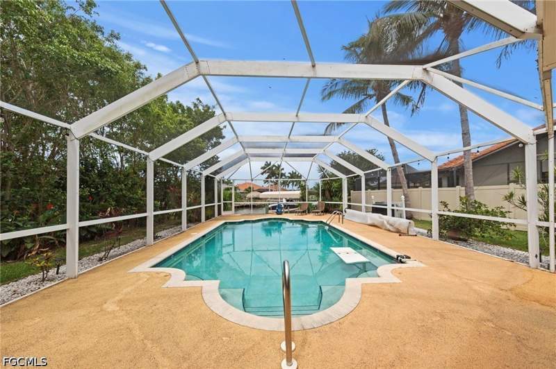 3 bedroom SingleFamilyResidence at 2104 SW 38th Ter, Cape Coral, Cape Coral — photo 2