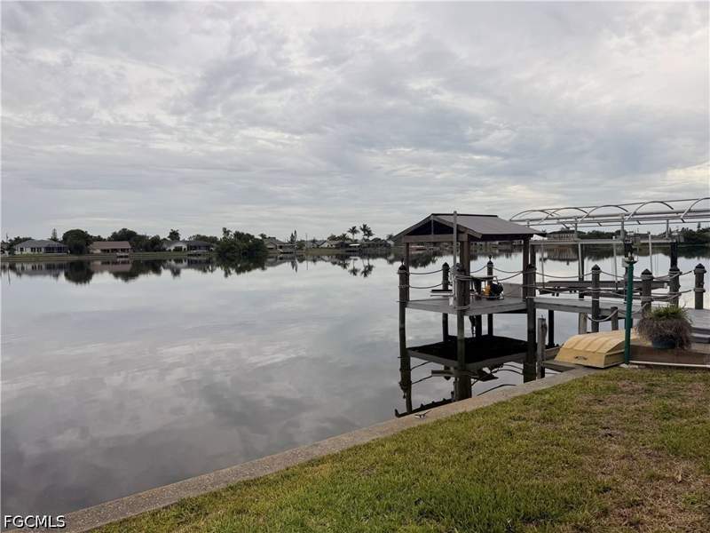 3 bedroom SingleFamilyResidence at 247 SE 6th St, Cape Coral, Cape Coral — photo 5