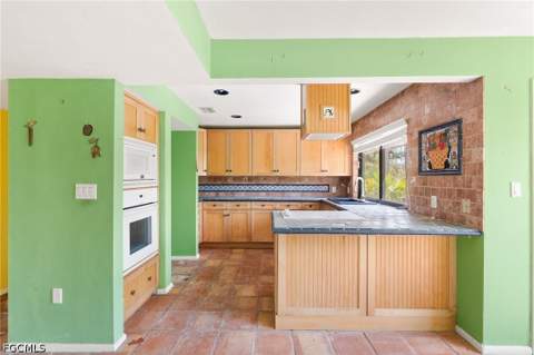1866 Ardsley Way, Sanibel FL - photo 9 of 34