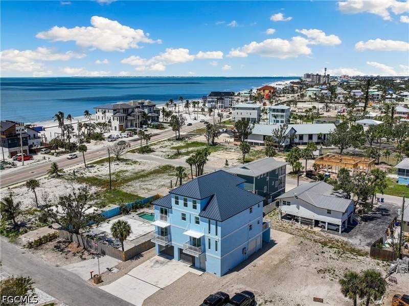 6 bedroom SingleFamilyResidence at 121 Hibiscus Dr, Leilani, Fort Myers Beach — photo 2