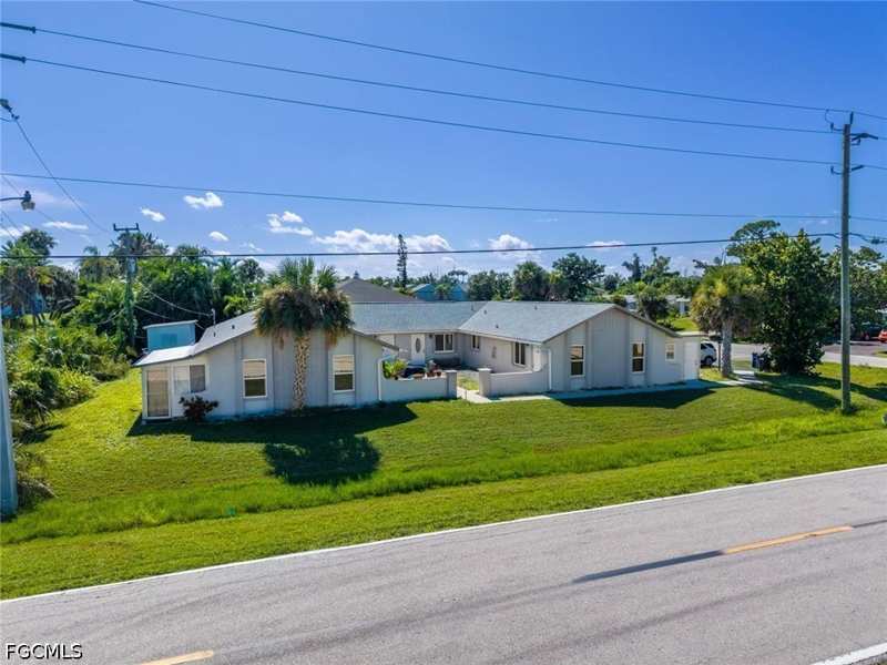 2 bedroom Condominium at 16595 Davis Rd, Fort Myers, Fort Myers — photo 1