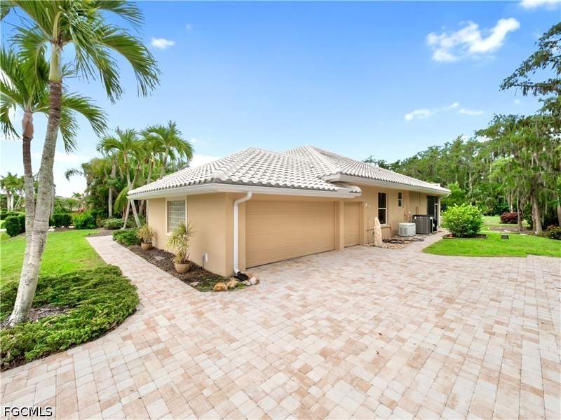 3 bedroom SingleFamilyResidence at 8160 Glenfinnan Cir, Fiddlesticks Country Club, Fort Myers — photo 2