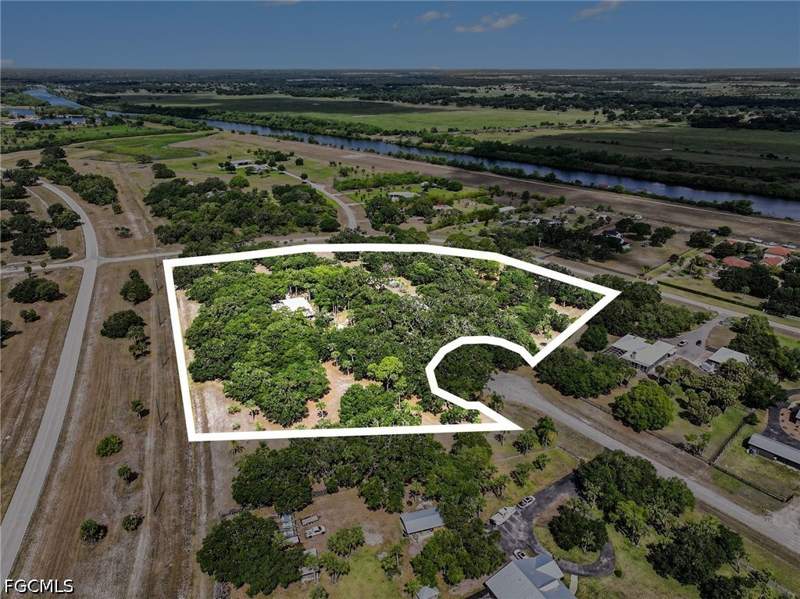 3 bedroom SingleFamilyResidence at 0 Frontier Cir, Ranchettes, Labelle — photo 4