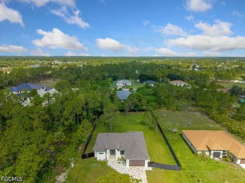 811 Rush Ave, Lehigh Acres FL - photo 13 of 49