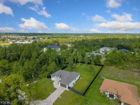811 Rush Ave, Lehigh Acres FL - photo 14 of 49