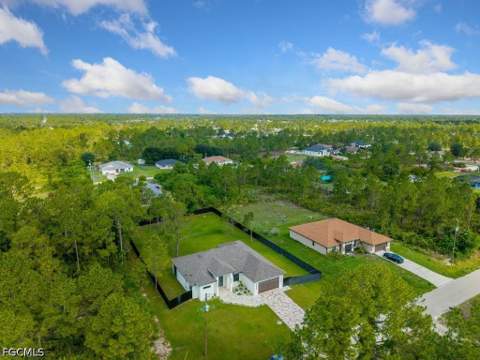 811 Rush Ave, Lehigh Acres FL - photo 15 of 49