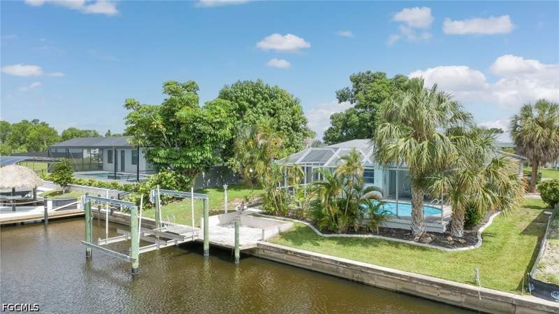 3 bedroom SingleFamilyResidence at 1914 Ottersrest Ln, Cape Coral, Cape Coral — photo 4