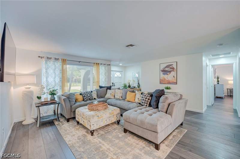 3 bedroom SingleFamilyResidence at 1914 Ottersrest Ln, Cape Coral, Cape Coral — photo 5