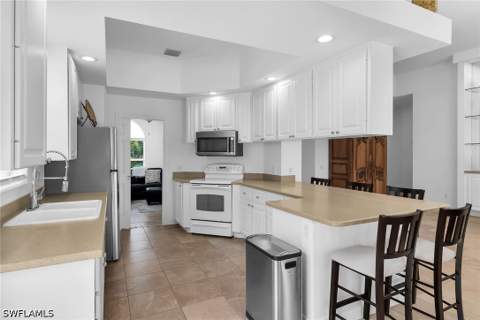 7935 Valentina Ct, Naples FL - photo 11 of 50
