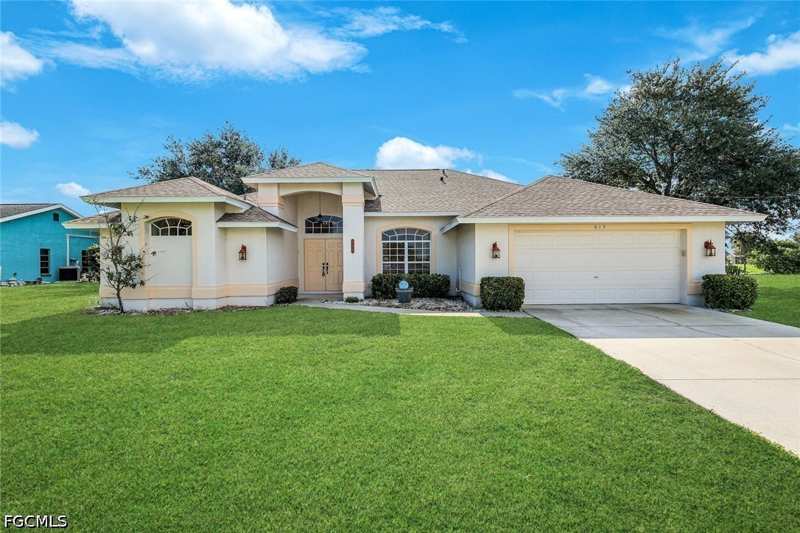 3 bedroom SingleFamilyResidence at 615 SE 19th Ct, Cape Coral, Cape Coral — photo 1