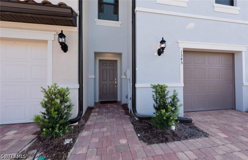 3 bedroom Townhouse at 1552 Lake Jessup Cir, Sawgrass At Coral Lakes, Cape Coral — photo 2
