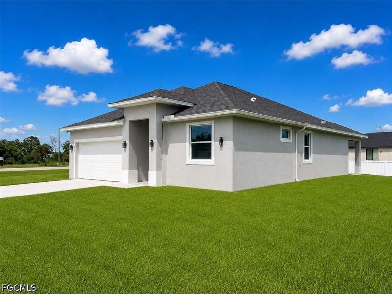 3 bedroom SingleFamilyResidence at 8006 Buttercup Cir, Labelle, Labelle — photo 3
