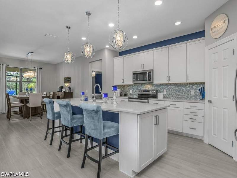 3 bedroom SingleFamilyResidence at 17581 Ashcomb Way, The Place At Corkscrew, Estero — photo 2