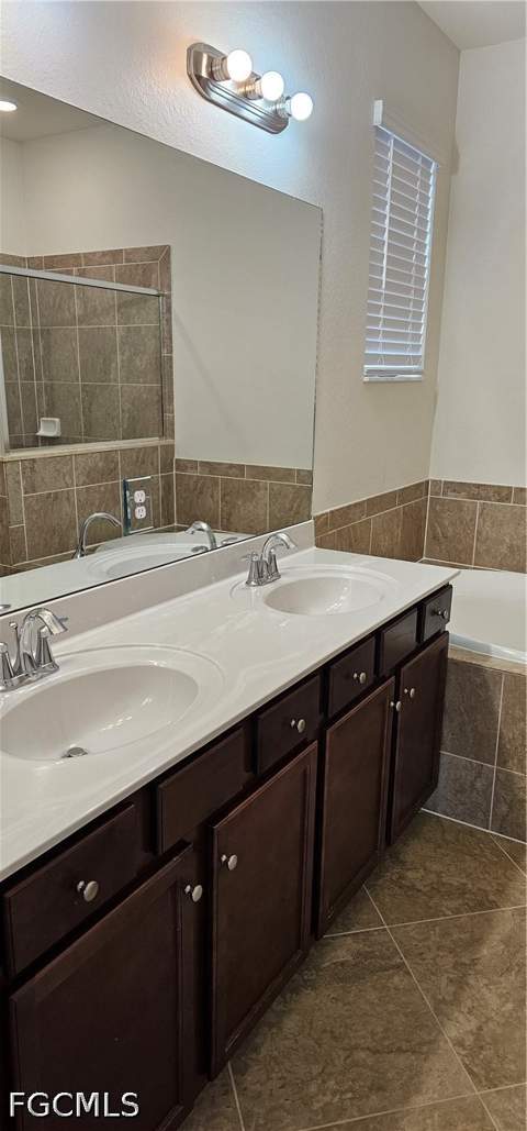 14312 Vindel Cir, Fort Myers FL - photo 9 of 20