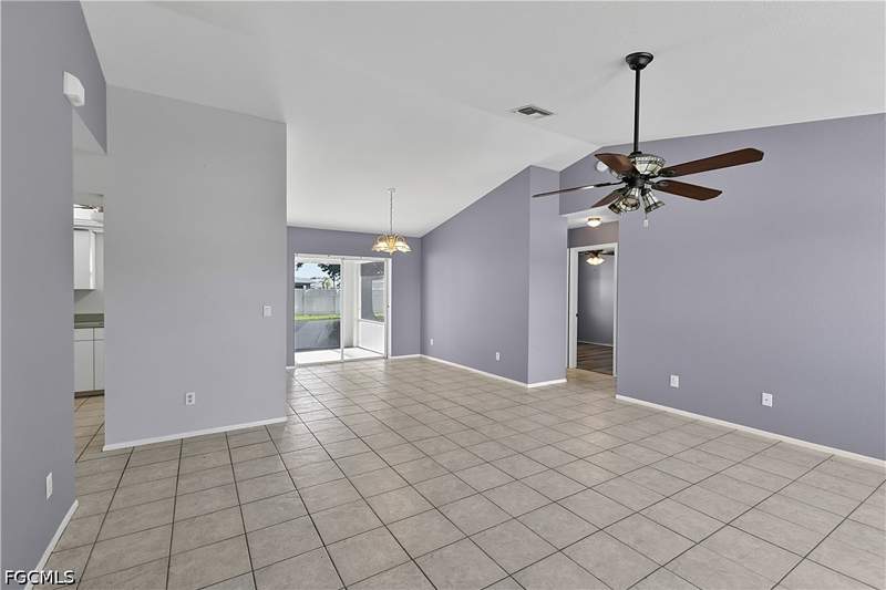 3 bedroom SingleFamilyResidence at 1401 SE 3rd St, Shamrock Lakes, Cape Coral — photo 3