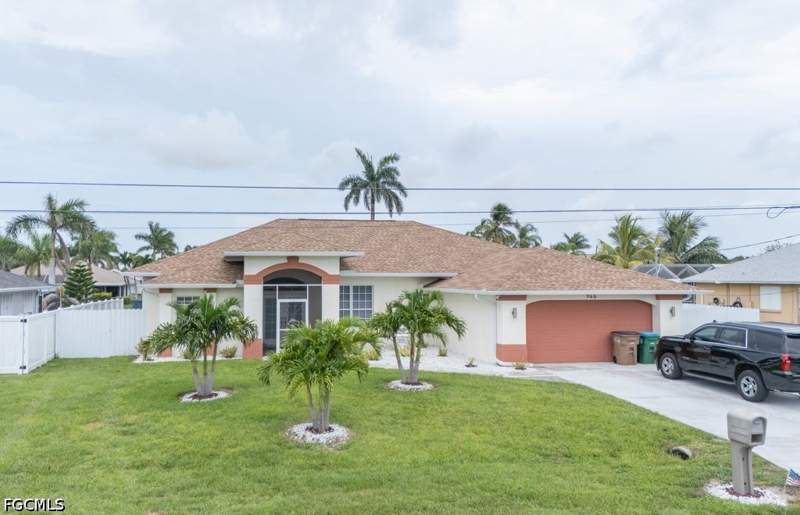3 bedroom SingleFamilyResidence at 946 SE 23rd Pl, Cape Coral, Cape Coral — photo 3