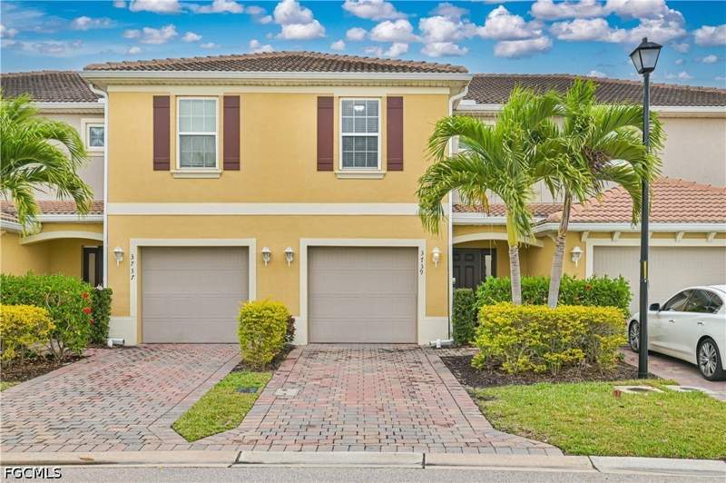 3 bedroom Townhouse at 3739 Crofton Ct, Lindsford, Fort Myers — photo 2