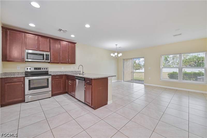 3 bedroom Townhouse at 3739 Crofton Ct, Lindsford, Fort Myers — photo 3