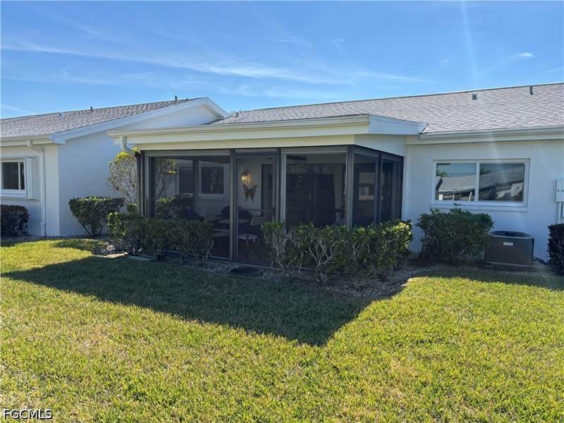 3 bedroom Attached at 1515 Edgewater Cir, Myerlee Park Homes Condo, Fort Myers — photo 3