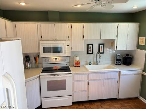 1515 Edgewater Cir, Fort Myers FL - photo 8 of 37