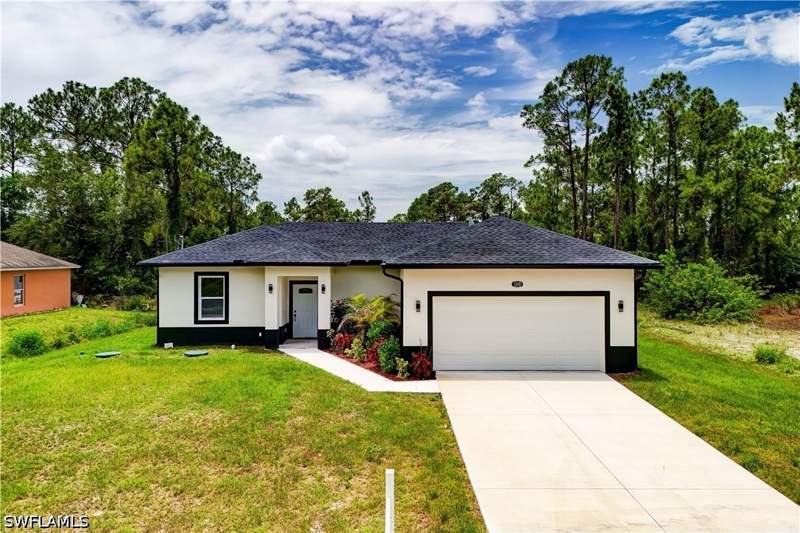 3 bedroom SingleFamilyResidence at 1020 Carroll St E, Lehigh Estates, Lehigh Acres — photo 4