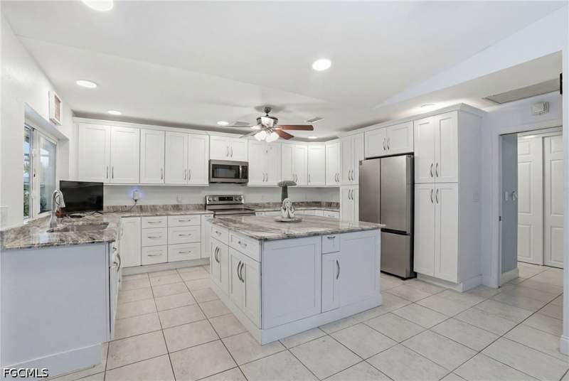 2 bedroom SingleFamilyResidence at 6114 Deer Run, The Forest, Fort Myers — photo 2