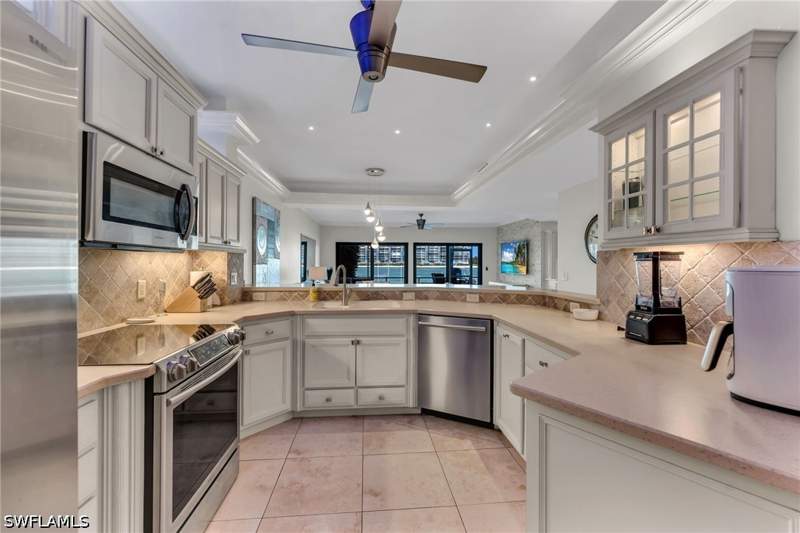 2 bedroom Condominium at 504 La Peninsula Blvd 504, La Peninsula, Naples — photo 4