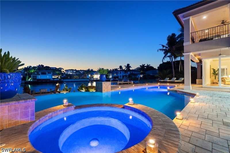 4 bedroom SingleFamilyResidence at 345 Devils Bight, Park Shore, Naples — photo 1