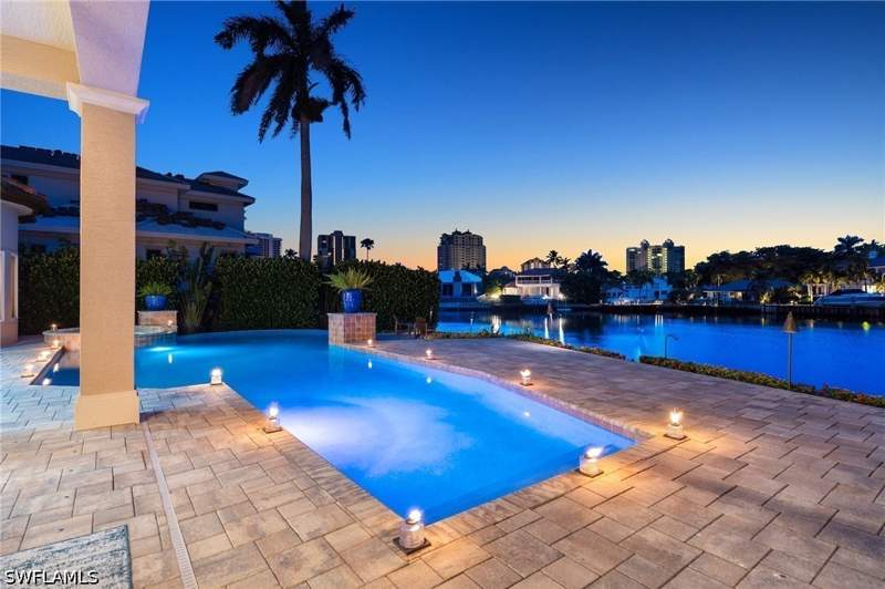 4 bedroom SingleFamilyResidence at 345 Devils Bight, Park Shore, Naples — photo 2