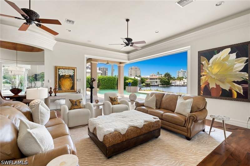 4 bedroom SingleFamilyResidence at 345 Devils Bight, Park Shore, Naples — photo 5