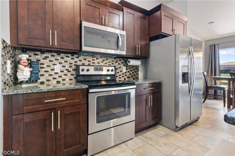 152 Nicholas Pkwy E, Cape Coral FL - photo 6 of 26