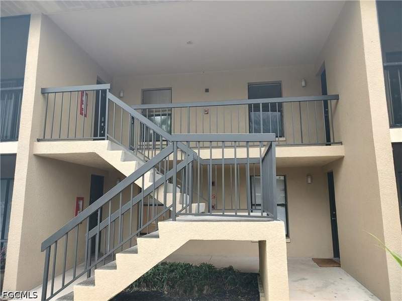 2 bedroom Condominium at 5311 Summerlin Rd 1109, Mystic Gardens, Fort Myers — photo 2
