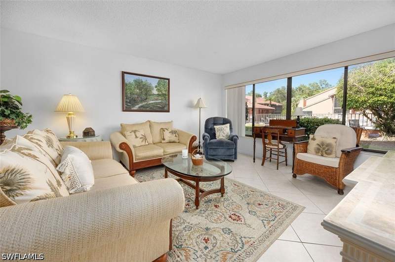 2 bedroom Condominium at 114 Cypress Way E D3, Sharondale, Naples — photo 2