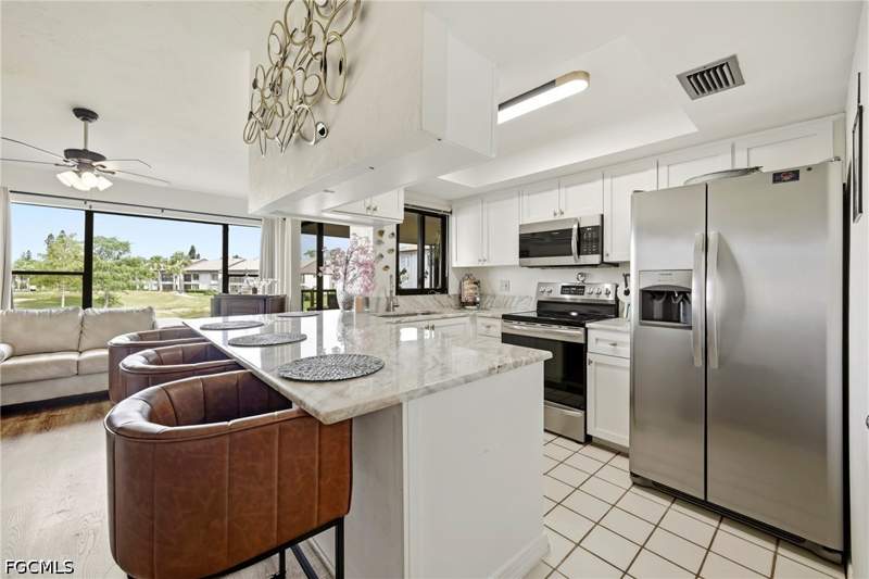 3 bedroom Condominium at 5830 Trailwinds Dr 824, Greenbriar Village, Fort Myers — photo 2