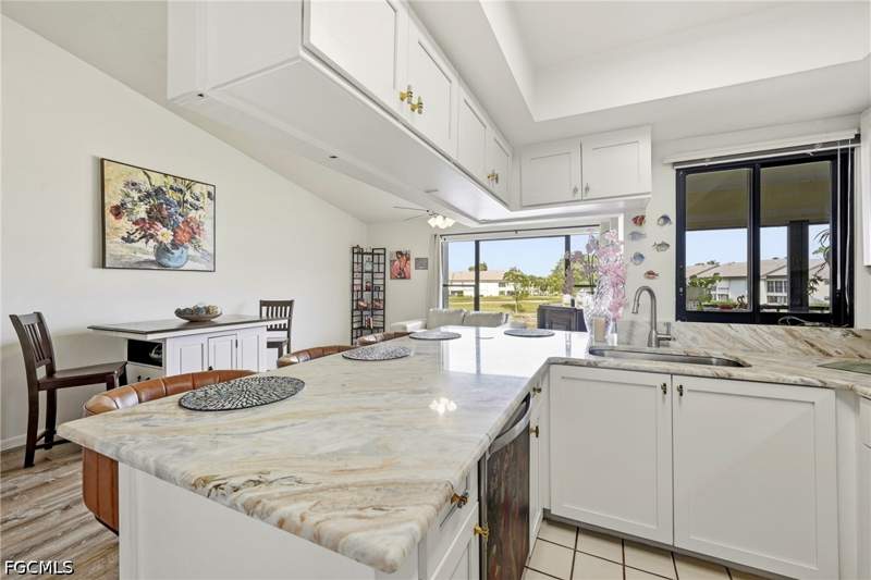 3 bedroom Condominium at 5830 Trailwinds Dr 824, Greenbriar Village, Fort Myers — photo 4