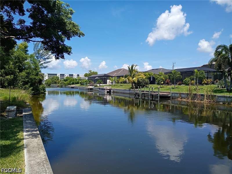 3 bedroom SingleFamilyResidence at 1305 SW 24th St, Cape Coral, Cape Coral — photo 4