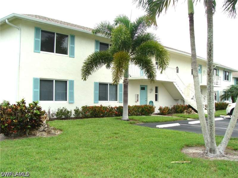 2 bedroom Condominium at 135 Quails Nest Rd 4, Glades Country Club, Naples — photo 2