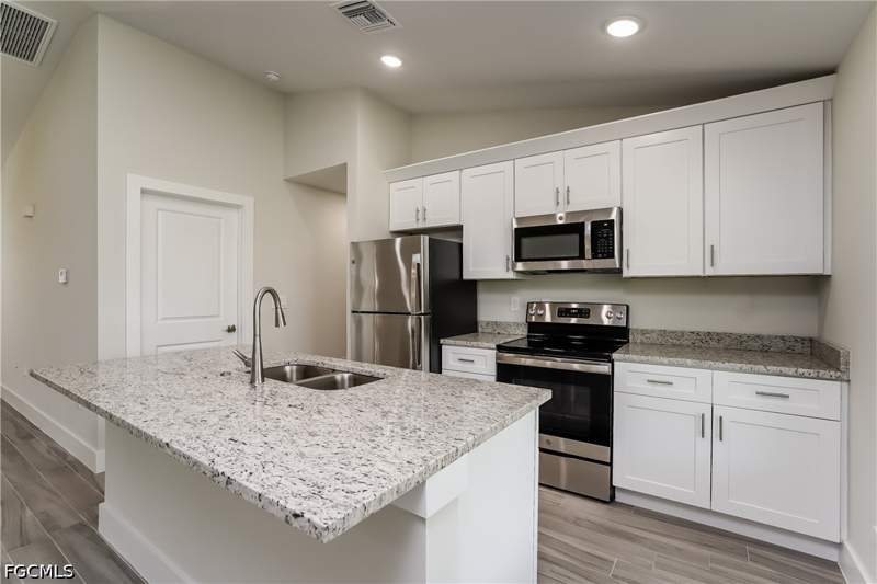 3 bedroom SingleFamilyResidence at 688 Manhattan St E, Lehigh Acres, Lehigh Acres — photo 5
