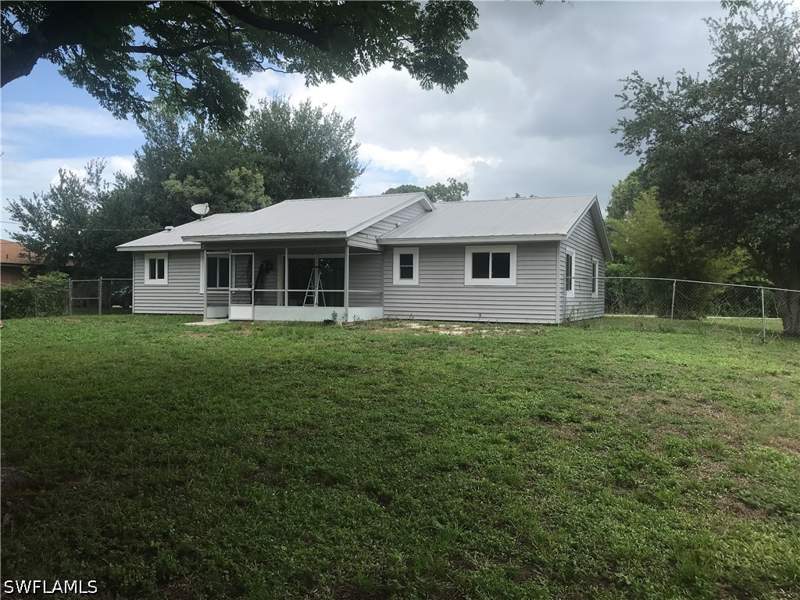 2 bedroom SingleFamilyResidence at 323 Ohio Rd, Leeland Heights, Lehigh Acres — photo 3
