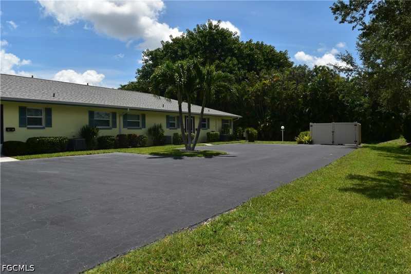 2 bedroom SingleFamilyResidence at 6801 Lake McGregor Cir, Hawaiian So, Fort Myers — photo 1