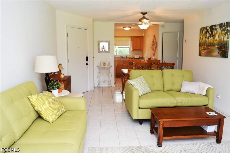 2 bedroom SingleFamilyResidence at 6801 Lake McGregor Cir, Hawaiian So, Fort Myers — photo 3