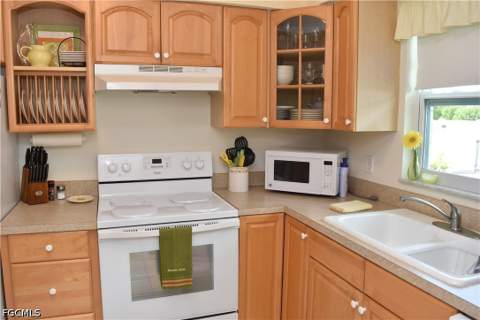 6801 Lake McGregor Cir, Fort Myers FL - photo 7 of 33