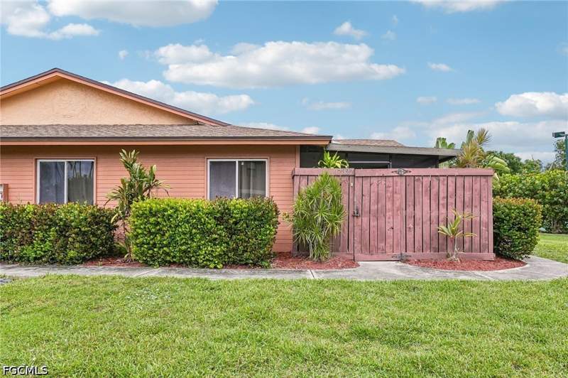 3 bedroom Attached at 17327 Birchwood Ln, Royal Woods, Fort Myers — photo 2