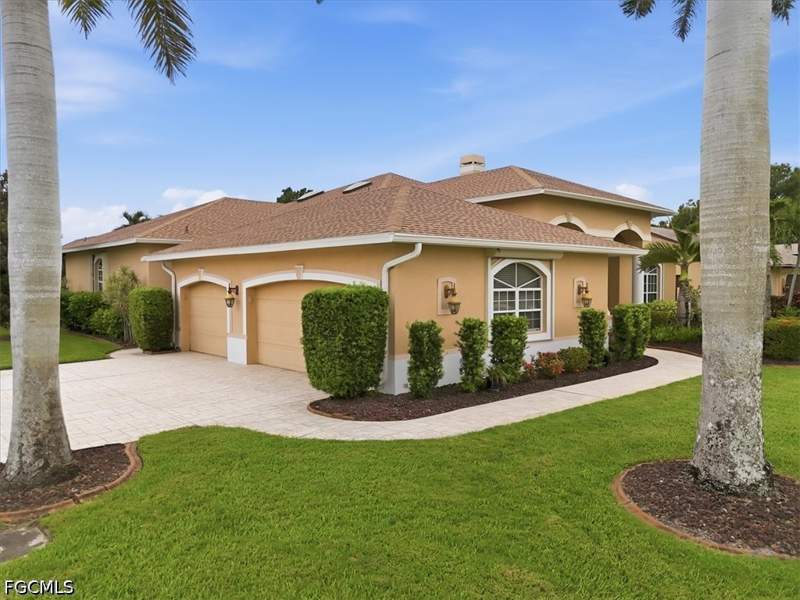 3 bedroom SingleFamilyResidence at 14760 Royal Oak Ct, Swan Lake South, Fort Myers — photo 3